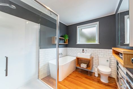 Photo of property in 23 Taylor Terrace, Tawa, Wellington, 5028