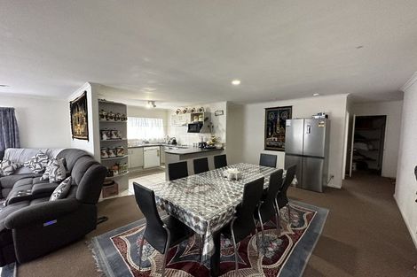 Photo of property in 1 Fleetwood Drive, Henderson, Auckland, 0612