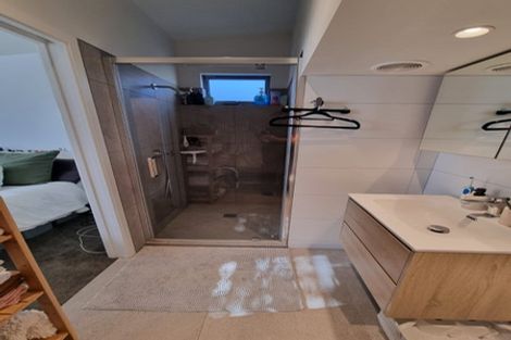 Photo of property in 2/105 Onewa Road, Northcote, Auckland, 0627