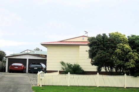 Photo of property in 252 Manly Street, Paraparaumu Beach, Paraparaumu, 5032