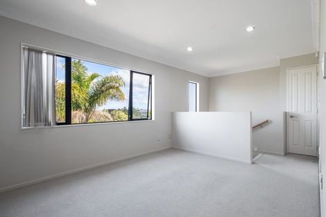 Photo of property in 1 Mana Lane, Pinehill, Auckland, 0632