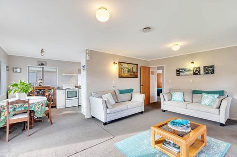 Photo of property in 2/4 Spring Grove, Henderson, Auckland, 0612