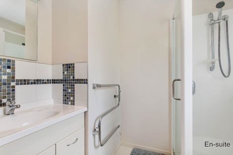 Photo of property in 8 Gillan Place, Bayview, Auckland, 0629