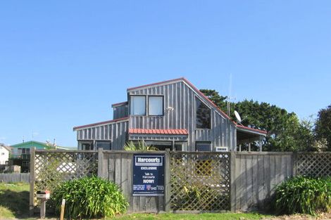 Photo of property in 132 Karewa Parade, Papamoa Beach, Papamoa, 3118