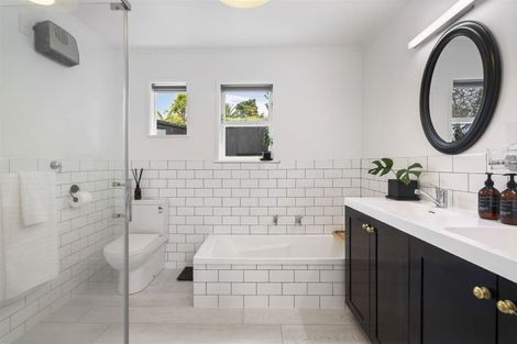 Photo of property in 19 Agincourt Street, Glenfield, Auckland, 0629