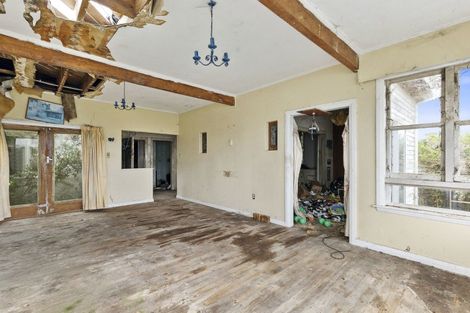 Photo of property in 87 Maupuia Road, Maupuia, Wellington, 6022