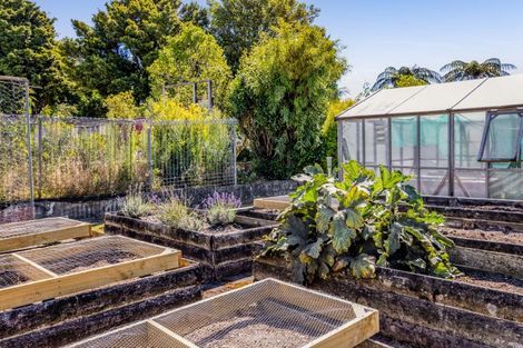 Photo of property in 8 Mahoe Street, Strandon, New Plymouth, 4312