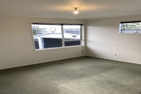 Photo of property in 40 Larissa Avenue, Henderson, Auckland, 0610