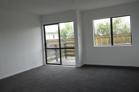 Photo of property in 2/11 De Bloge Place, Clendon Park, Auckland, 2103