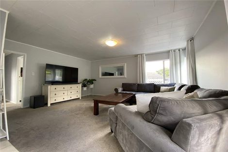 Photo of property in 36 Lavery Place, Sunnynook, Auckland, 0632