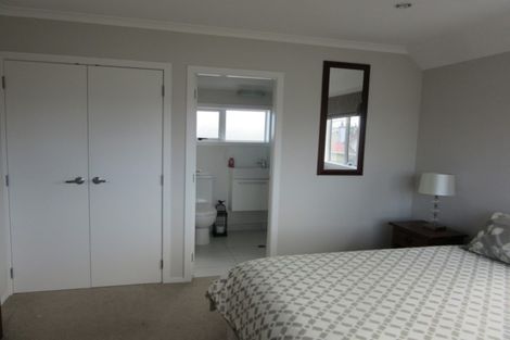 Photo of property in 8 Stone Street, Miramar, Wellington, 6022