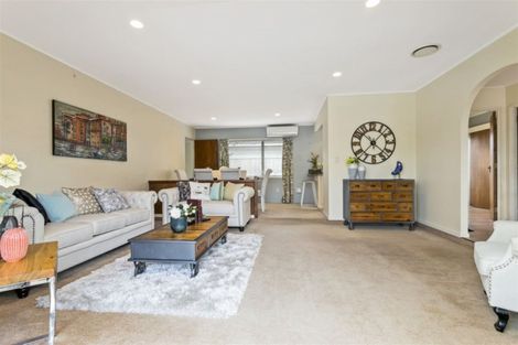 Photo of property in 17 Frank Evans Place, Henderson, Auckland, 0610