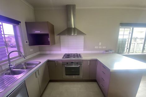 Photo of property in 28 Mulvaney Crescent, Henderson, Auckland, 0612