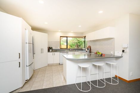 Photo of property in 16 Rothesay Place, Highbury, Palmerston North, 4412