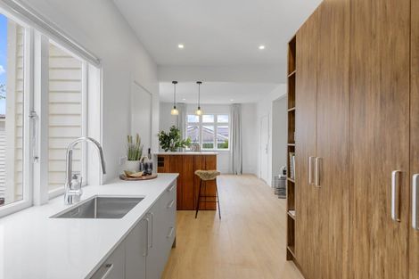 Photo of property in 121 Eastern Terrace, Beckenham, Christchurch, 8023