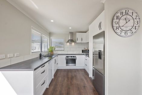 Photo of property in 14 Lakemere Way, Kinloch, Taupo, 3377