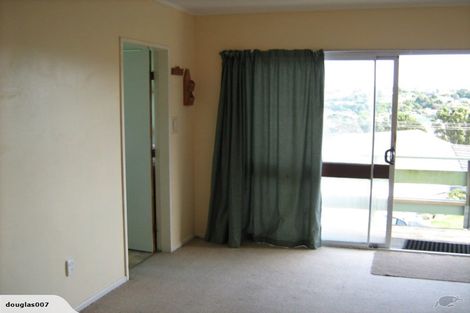Photo of property in 8a Longcroft Terrace, Newlands, Wellington, 6037