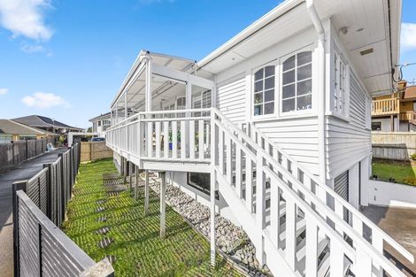 Photo of property in 4233 Great North Road, Glendene, Auckland, 0602