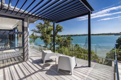 Photo of property in 10a First Avenue, Stanley Point, Auckland, 0624