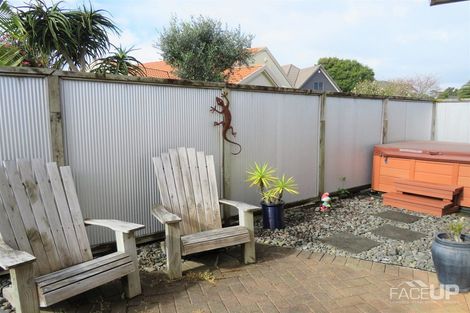 Photo of property in 22 Connemara Court, West Harbour, Auckland, 0618