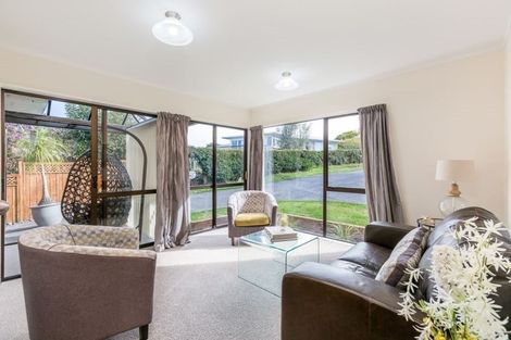 Photo of property in 2/26 Dudding Avenue, Northcote, Auckland, 0627