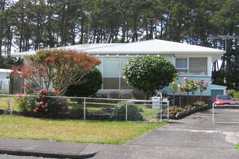 Photo of property in 15 Thornlow Street, Glendene, Auckland, 0602
