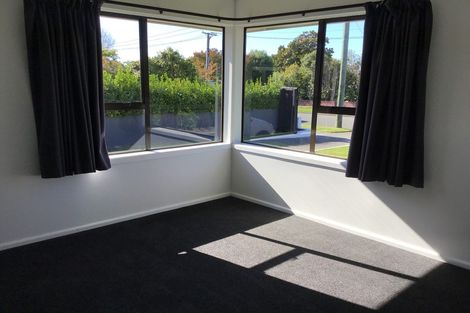 Photo of property in 8 Liverton Crescent, Bishopdale, Christchurch, 8053