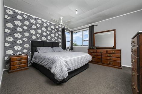 Photo of property in 9 Denver Avenue, Sunnyvale, Auckland, 0612