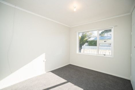 Photo of property in 3 Seddon Street, Takaro, Palmerston North, 4412