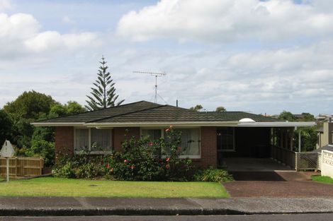 Photo of property in 2/4 Cloverly Crescent, Campbells Bay, Auckland, 0630