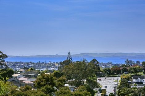 Photo of property in 2/52 Manuka Road, Glenfield, Auckland, 0629
