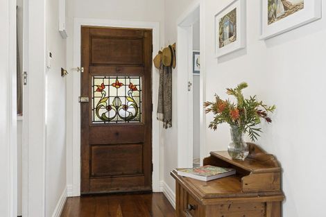 Photo of property in 33 Edinburgh Terrace, Berhampore, Wellington, 6023