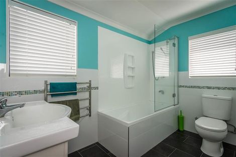 Photo of property in 1 Harding Avenue, Te Atatu South, Auckland, 0610