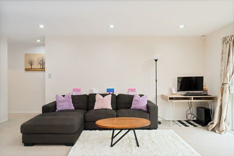 Photo of property in 5 Nirmal Place, Sunnyvale, Auckland, 0612