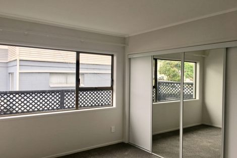 Photo of property in 1/18 Wernham Place, Northcote, Auckland, 0626