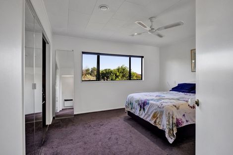 Photo of property in 14 Sequoia Grove, Merrilands, New Plymouth, 4312