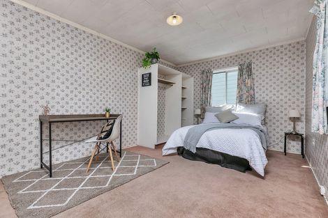 Photo of property in 1/25 Peach Road, Glenfield, Auckland, 0629