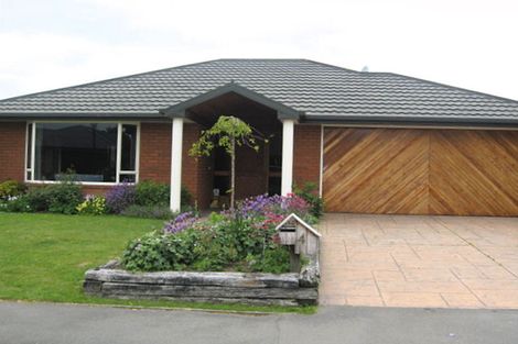 Photo of property in 4 Farnswood Place, Redwood, Christchurch, 8051