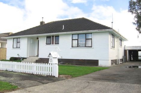 Photo of property in 11 Bristol Crescent, Roslyn, Palmerston North, 4414