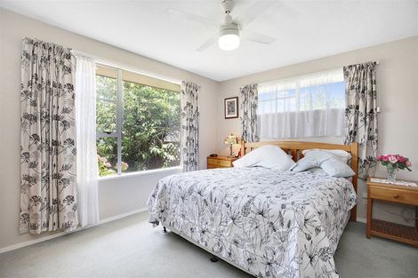 Photo of property in 5 Edron Place, Redwood, Christchurch, 8051