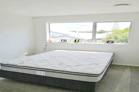 Photo of property in 3c Crystal Avenue, Glendene, Auckland, 0602