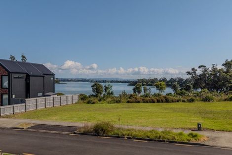 Photo of property in 65 Tahuna Minhinnick Drive, Glenbrook, 2681