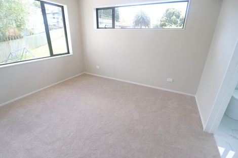 Photo of property in 6c St Catherine Crescent, West Harbour, Auckland, 0618