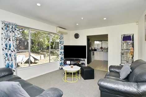 Photo of property in 2/122a Hay Street, Bromley, Christchurch, 8062