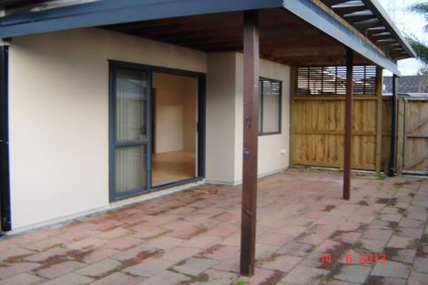 Photo of property in 76 Edgewater Drive, Pakuranga, Auckland, 2010