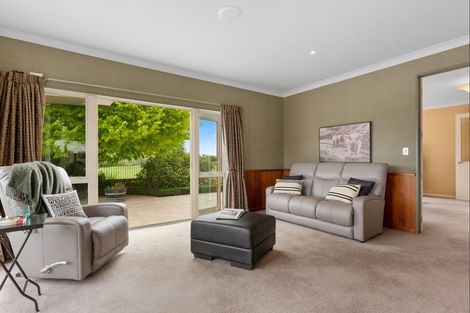 Photo of property in 100 Willowview Drive, Redwood, Christchurch, 8051