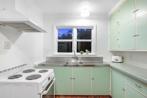 Photo of property in 35 Saint Johns Terrace, Tawa, Wellington, 5028