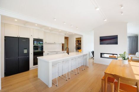 Photo of property in 48 Memorial Drive, Hokowhitu, Palmerston North, 4410