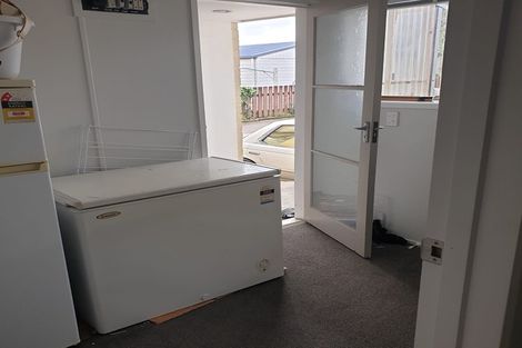 Photo of property in 19 Sandspit Road, Waiuku, 2123