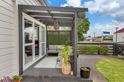 Photo of property in 32 Collins Street, Hawera, 4610